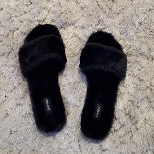 Comfy Black fur slippers